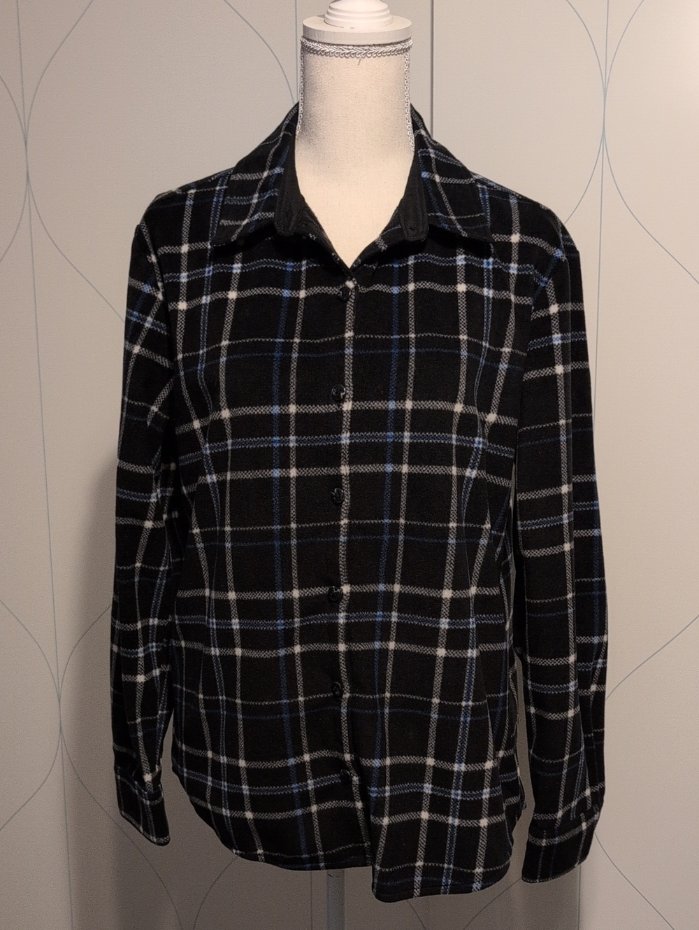 4/$20 Lee Black Plaid Button-Up Flannel with Blue and White Checks